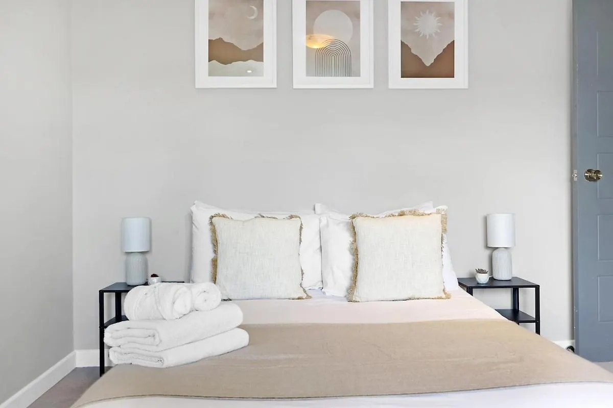 Large 4-Bedroom House In Greenwich With Parking London Apartment