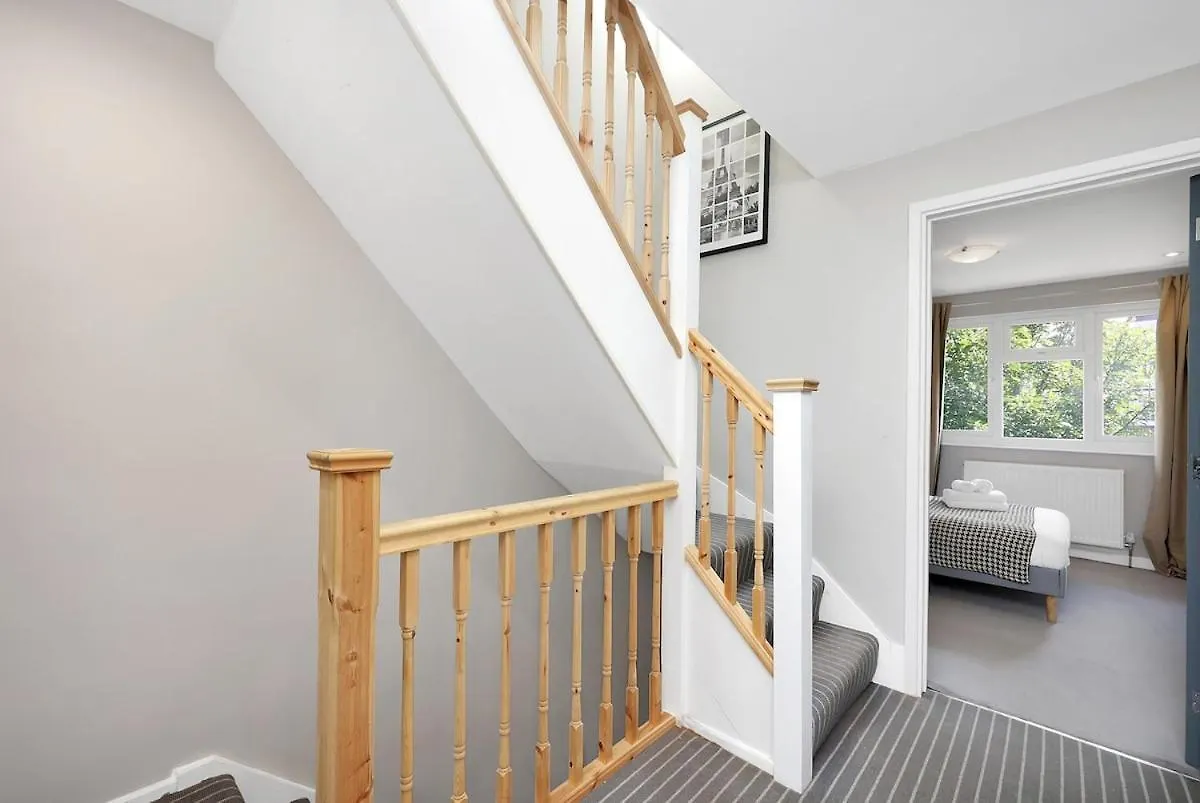 Apartment Large 4-Bedroom House In Greenwich With Parking London