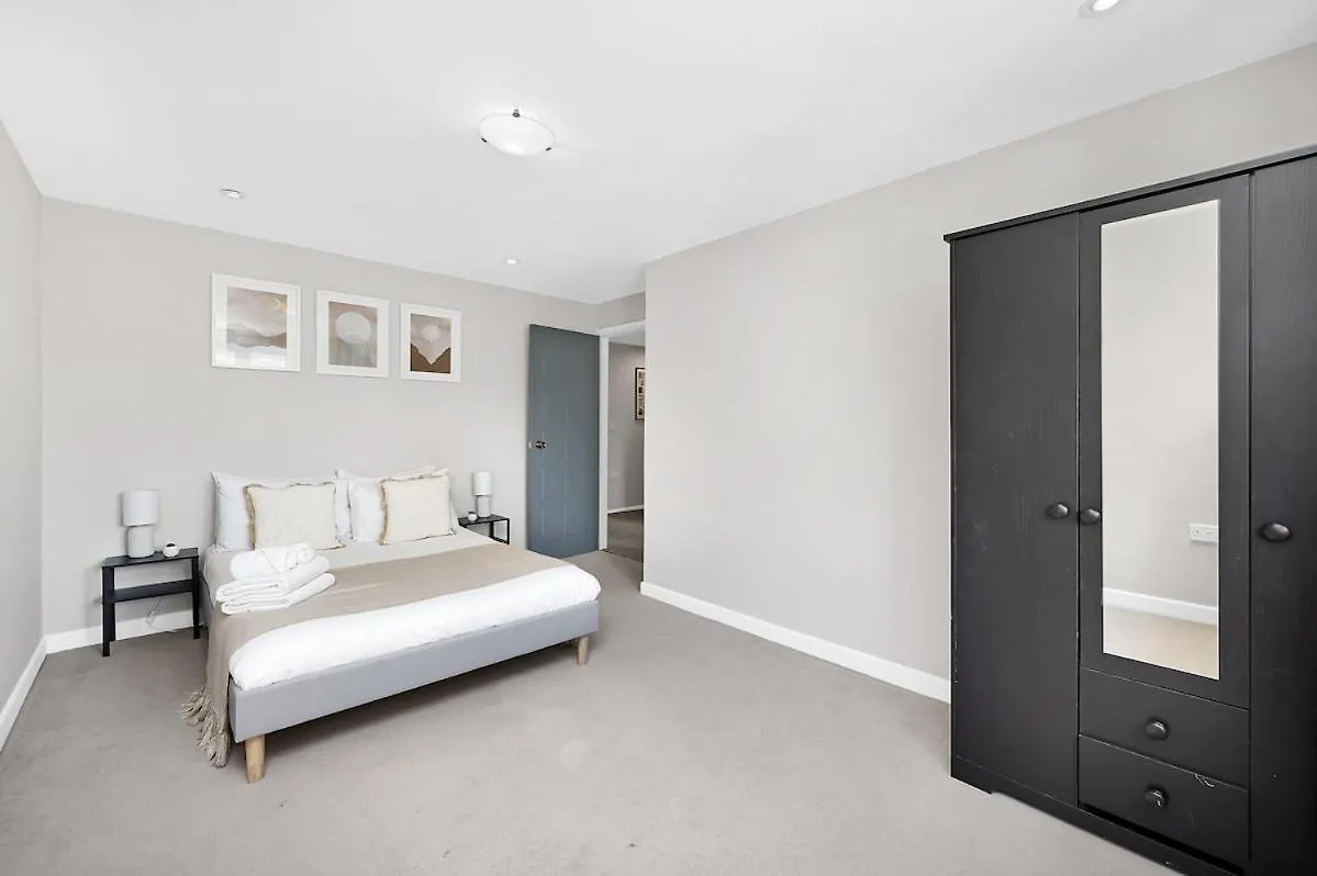Large 4-Bedroom House In Greenwich With Parking London 0*,  United Kingdom