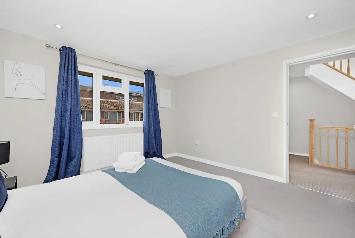 Large 4-Bedroom House In Greenwich With Parking London