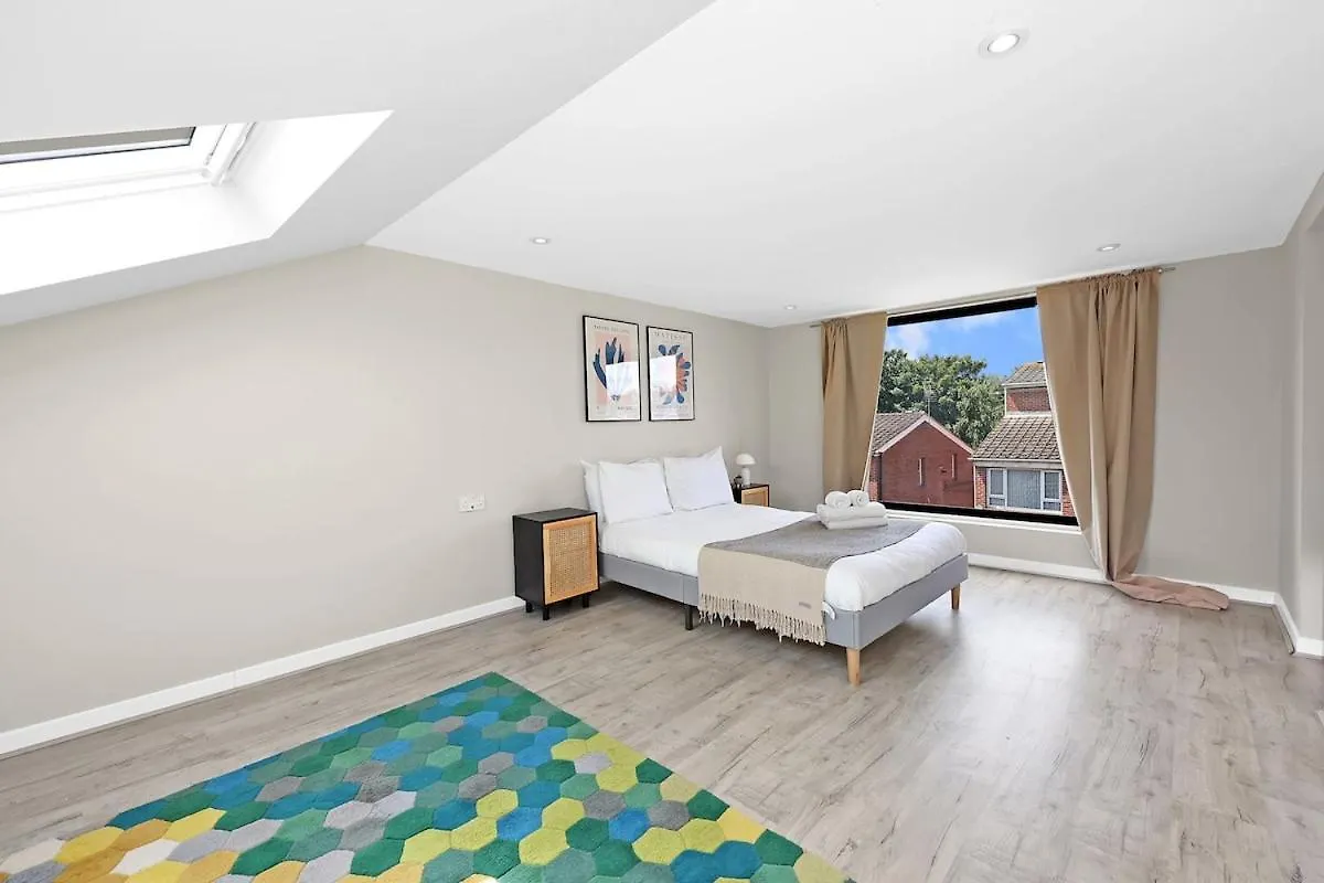 Apartment Large 4-Bedroom House In Greenwich With Parking London United Kingdom