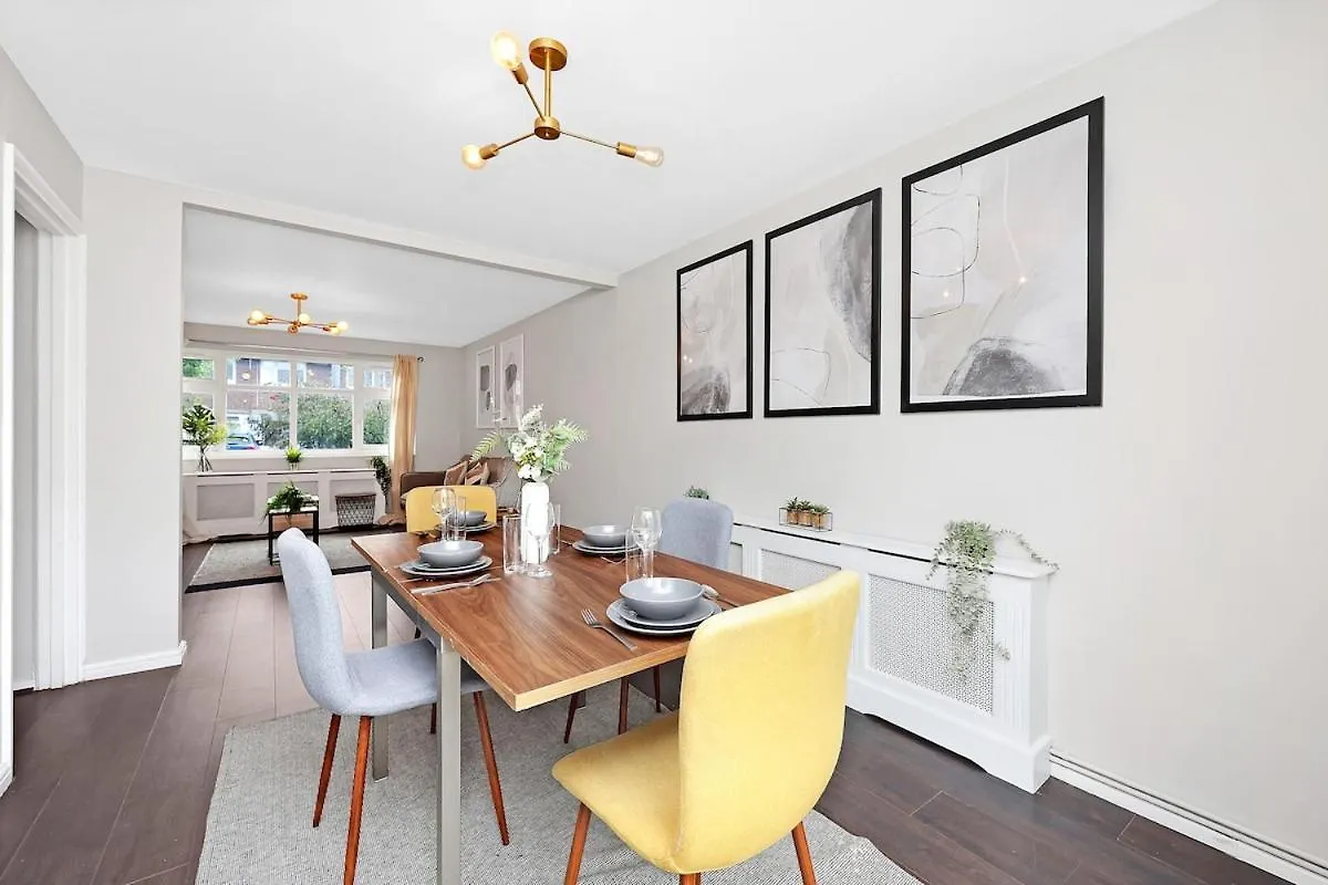 Large 4-Bedroom House In Greenwich With Parking London