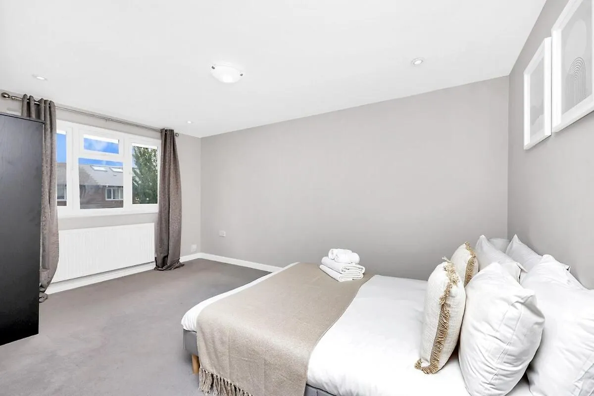 Large 4-Bedroom House In Greenwich With Parking London Apartment