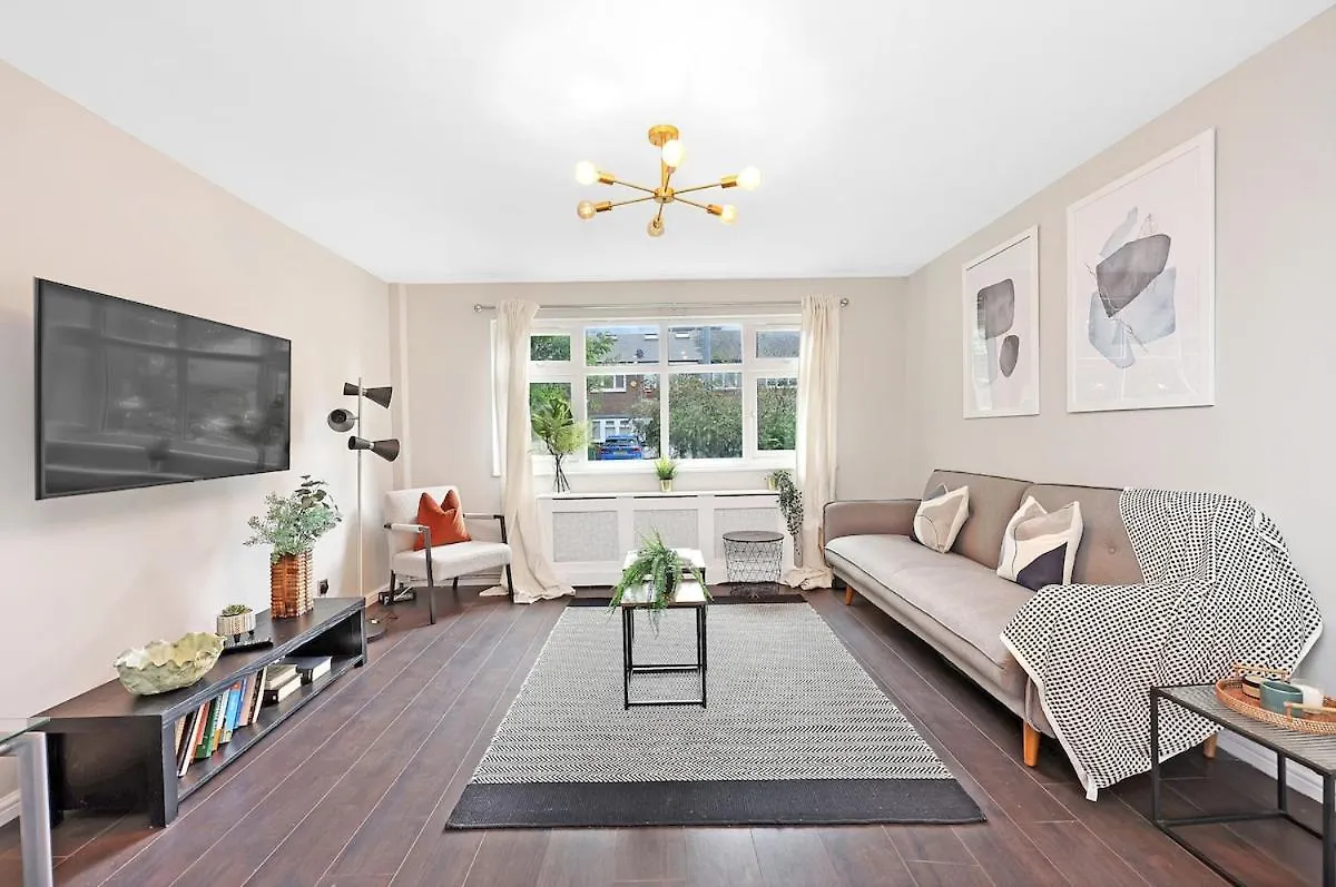 Large 4-Bedroom House In Greenwich With Parking location