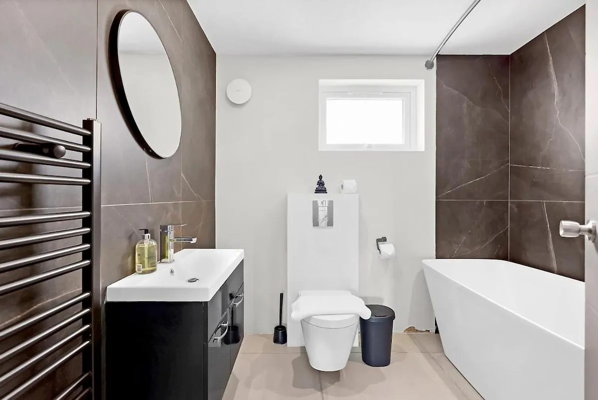 Large 4-Bedroom House In Greenwich With Parking Londra Daire