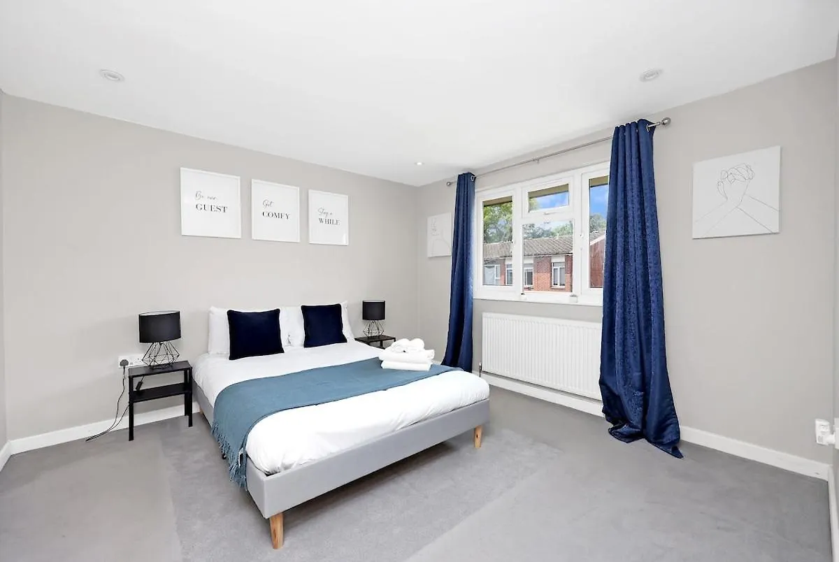 Large 4-Bedroom House In Greenwich With Parking Londra 0*,