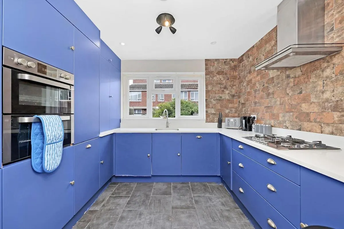 Daire Large 4-Bedroom House In Greenwich With Parking Londra