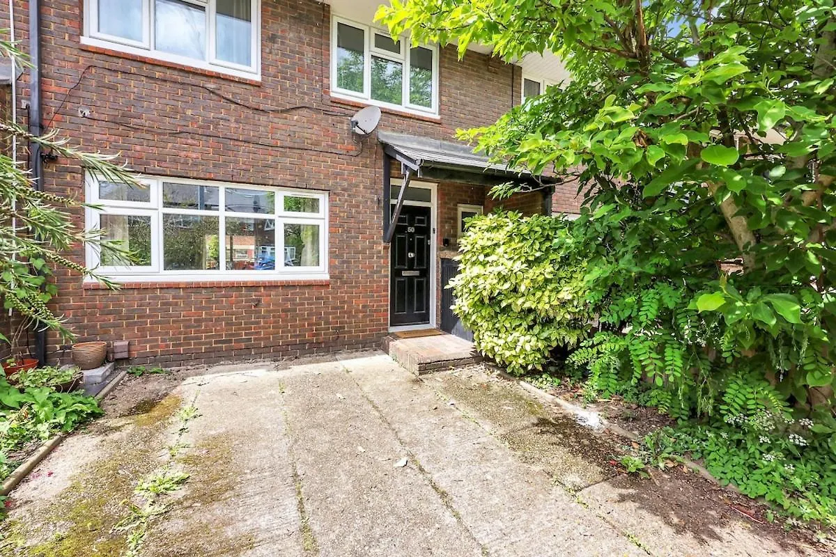 Large 4-Bedroom House In Greenwich With Parking Londra